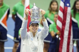 Само на 21 г Ига Швьонтек спечели третата си титла