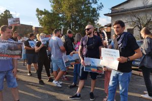 Районът на ТЕЦ Брикел в Гълъбово тази вечер стана арена