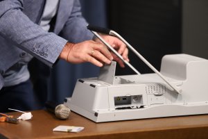 В опит да покаже прозрачност Централната избирателна комисия ЦИК днес