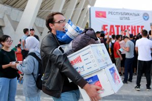 Най малко 94 души са загинали и над 100 са ранени