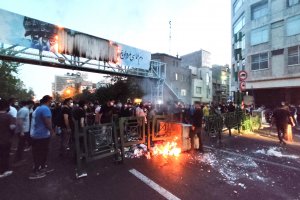 Протестите в Иран които започнаха след смъртта на 22 годишната Махса