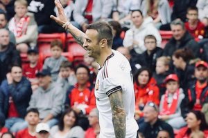 Димитър Бербатов отново игра за Манчестър Юн и отбеляза гол