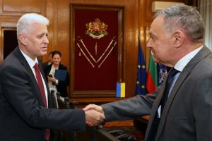 Българското Министерство на отбраната обеща зимни облекла за украинската армия