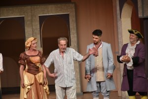 Йосиф Сърчаджиев представи в Драматичен театър Ловеч снощи своята режисьорска