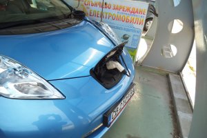 82 повече електромобили и хибриди са внесени и новорегистрирани у