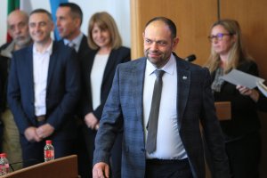 Абсурдна ситуация се разиграва в Националната природо математическа гимназия Акад Любомир