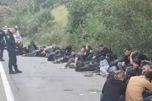 Кметът на Годеч преследва трафиканти на мигранти 