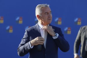 Мнозинството от депутатите в черногорския парламент 41 подписаха предложение