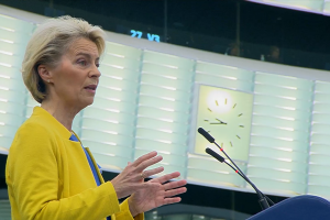 Руската икономика в момента е на командно дишане каза днес