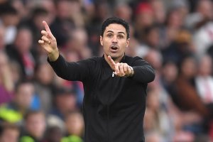 През този сезон в английската Висша лига Арсенал прави фурор