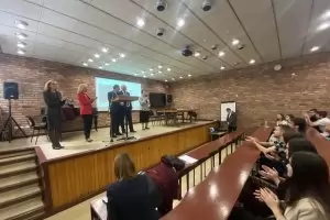 МОН не вижда проблем в обиколките на Гешев по училищата