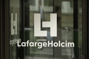 Френският производител на цимент Lafarge се призна за виновен пред