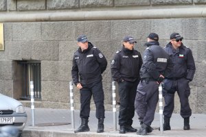 МВР пусна поръчка за парашутни скокове на жандармерията и баретите