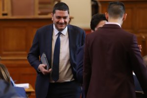 Противно на очакванията народните представители гласуваха без спорове и дебати