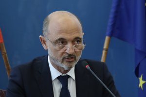 Здравният министър Асен Меджидиев призна че в аптечната мрежа липсват