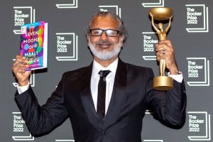 Носителят на наградата Букър за 2022 г бе обявен вчера