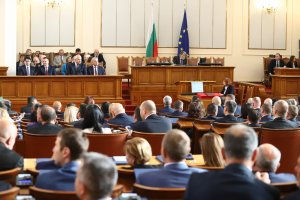 Сериозна политическа битка започна още на първото заседание на новото
