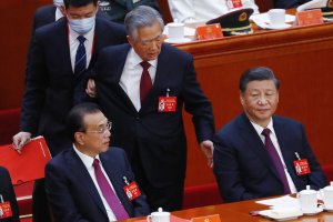 Си Дзинпин си е осигурил исторически трети мандат като лидер