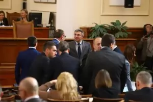  Битката между ПП, ДПС и ГЕРБ остави две комисии без председатели