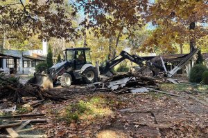 Започна принудителното премахване на незаконните постройки на ресторант Веселото село