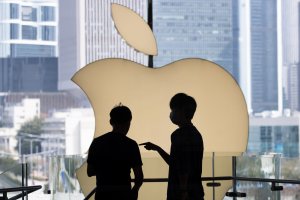 Ковид принуди работници да избягат от фабрика на Apple в Китай 