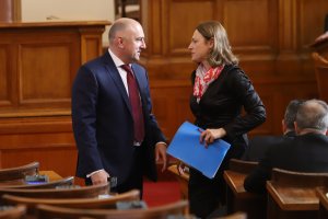 Когато корабът потъва от него изплуват доблестните граждани Ако някой