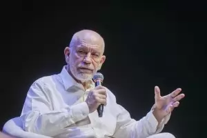 Джон Малкович излиза на сцената в Народния театър през февруари