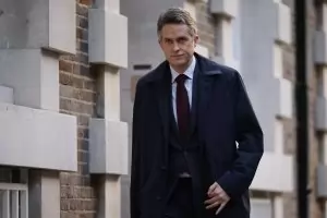 Британски министър подаде оставка след обвинения в тормоз на подчинени