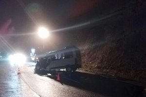 12 годишно момче и шофьорът на буса са с опасност за