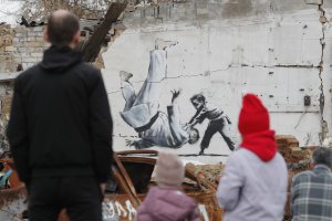 Британският стрийт артист Банкси потвърди че е нарисувал 7 графити в Киев