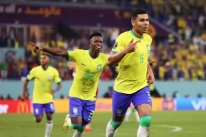 Бразилия мина през своята "черна котка" на път към 1/8-финалите