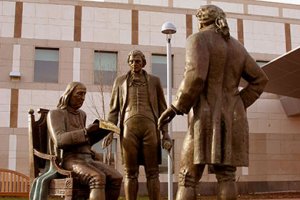 Изложба посветена на 70 годишнината от рождението на големия български скулптор