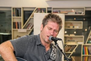 Борислав Мудолов далеч по популярен като Боби Косатката е един от