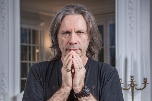 Брус Дикинсън ще излезе на сцената в зала 1 на НДК