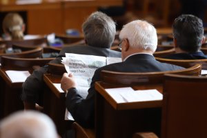 Депутати ще получават редовно списанията Колекция рецепти и Кулиранер журнал