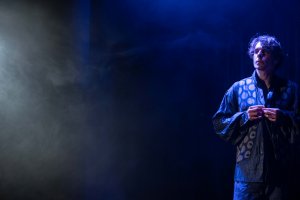 Трудно се пише за спектакъл като Червено и черно в