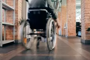 Хора с увреждания ще получат дисплеи за незрящи и модерни колички