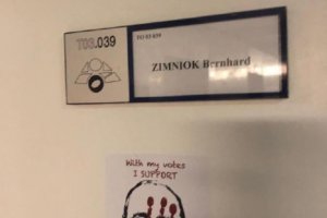 Вратите на 54 евродепутати от общо 58 които не