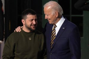 Украинският президент Володимир Зеленски пристигна вчера във Вашингтон където снощи разговаря с