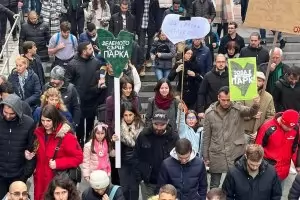 Стотици пловдивчани скандират "Искаме си парка! Не искаме бетон"