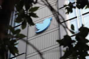 Новият собственик на Туитър Илон Мъск възстанови акаунтите в социалната