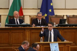 Недоволството на депутатите от нежеланието на служебните министри да участват