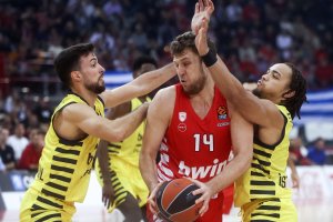 Александър Везенков е явният претендент за най добър играч на сезона