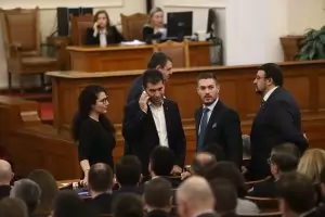 Наличието на "хартиена коалиция" не уби мерака на ПП и ДБ за кабинет 