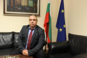 Само четири месеца след като беше назначен за шеф на