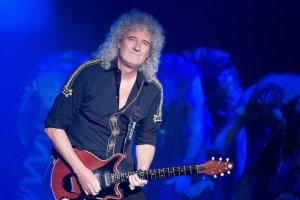 Легендарният китарист на групата Куин Брайън Мей британските посланички в Киев