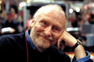 На 90 годишна възраст е почитал британският режисьор Майк Ходжис Той