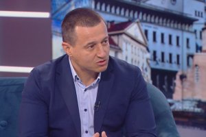 Хартиеният билет и перфораторите в автобуси и трамваите остават в