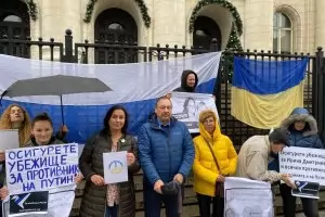 Противничка на Путин се оплака, че ѝ отказват убежище у нас