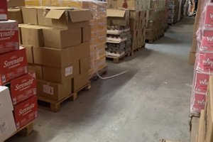 Огромни количества стока с подправен или изтекъл срок на годност